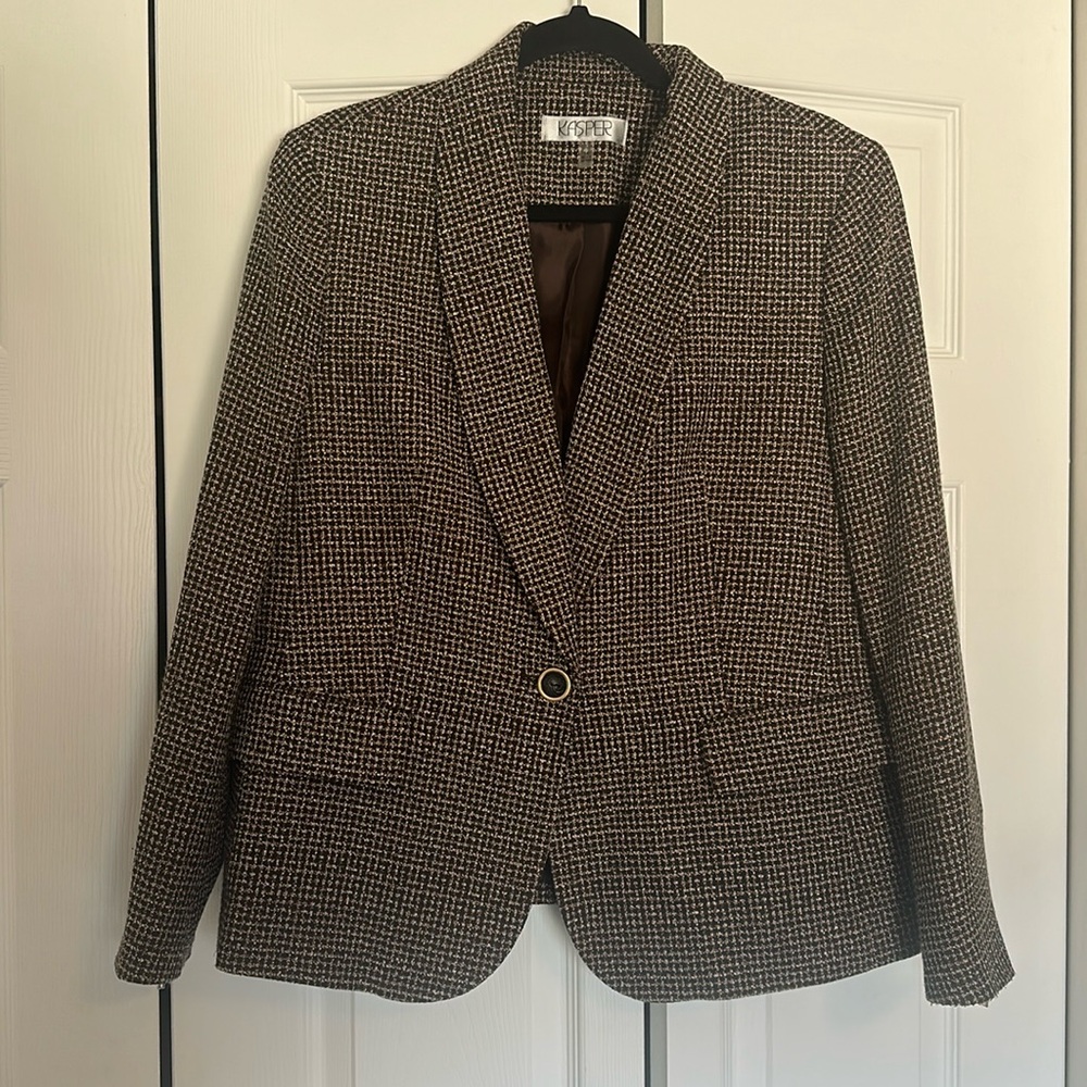 Kasper blazer with gold accents